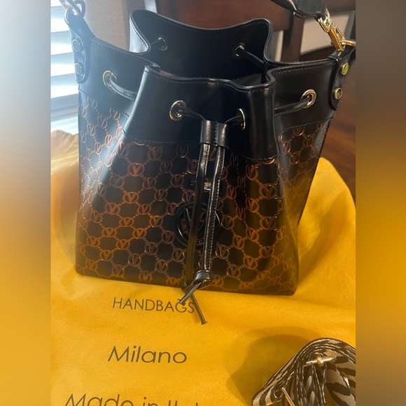 MARIO VALENTINO MALANO BUCKET/Crossbody - Picture 1 of 10